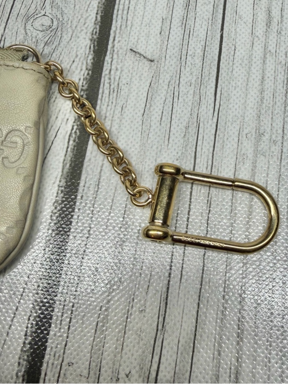 PRE LOVED Light Gray Gucci Guccissima Coin Purse with key ring hook - Picture 6 of 14